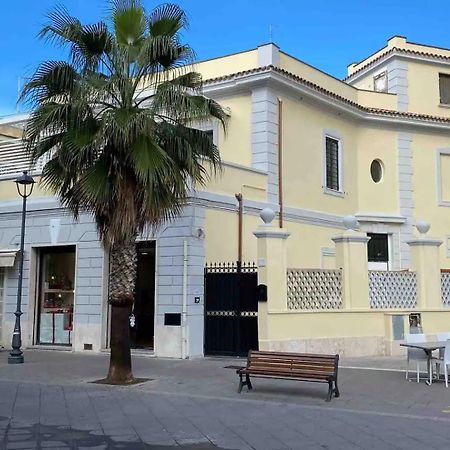 Rome, Beautiful Apartment In A Vintage Building ลิโด ดิ ออสเตีย ภายนอก รูปภาพ
