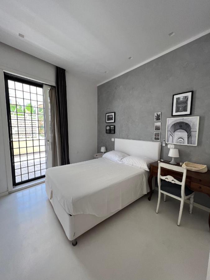 Rome, Beautiful Apartment In A Vintage Building ลิโด ดิ ออสเตีย ภายนอก รูปภาพ