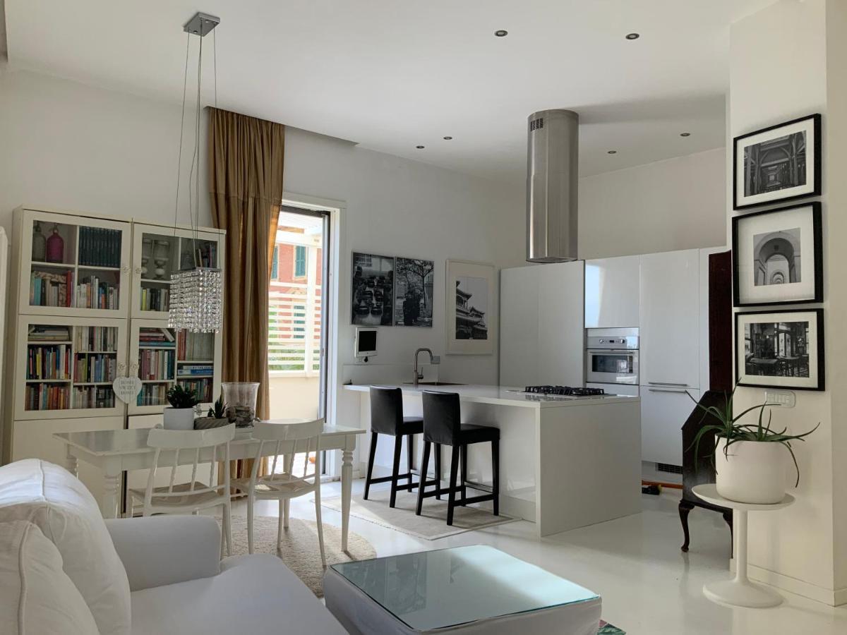 Rome, Beautiful Apartment In A Vintage Building ลิโด ดิ ออสเตีย ภายนอก รูปภาพ